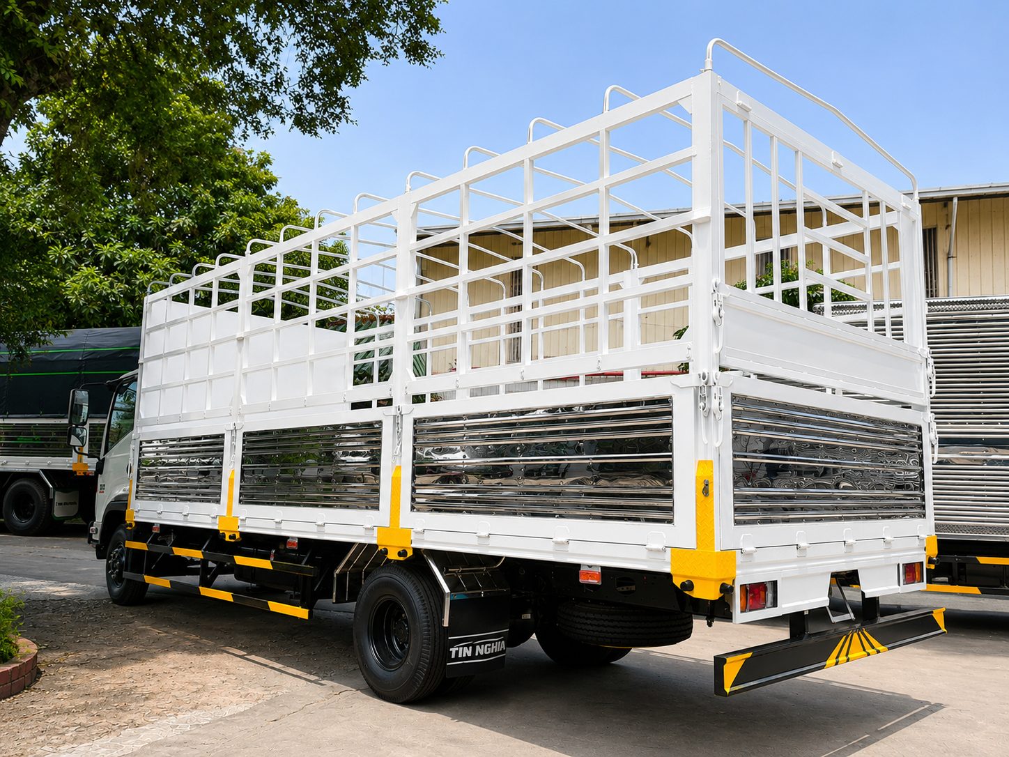 Khung xương thùng mui bạt xe tải Isuzu FRR 650 dài 6m8