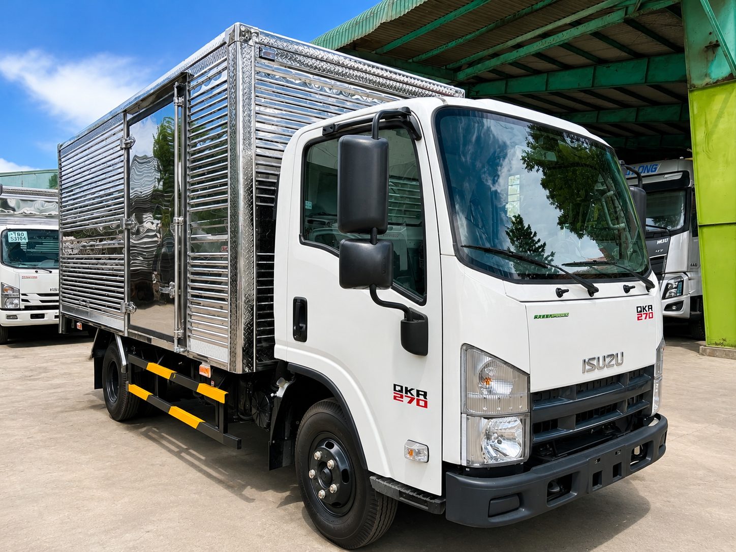 xe-tai-isuzu-qkr-270-thung-kin-inox-qmr77he5