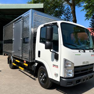 Xe tải thùng kín 1T9 Isuzu QKR 210 mã QMR77HE5A thùng kín 3 cửa Tín Nghĩa màu trắng