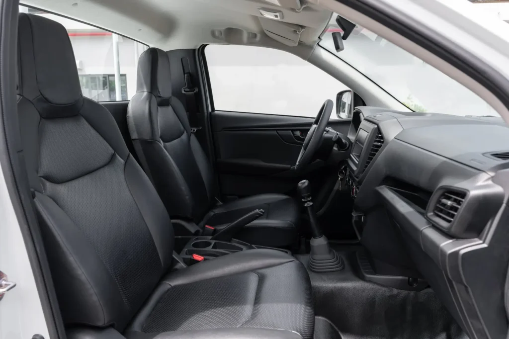 Thiết kế nội thất và ghế ngồi cabin đơn Isuzu D-Max D-Cargo 1000.