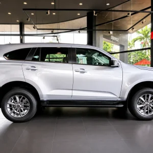 Ngoại thất tổng thể xe SUV 7 chỗ Isuzu MU-X B7 Plus tại TP.HCM