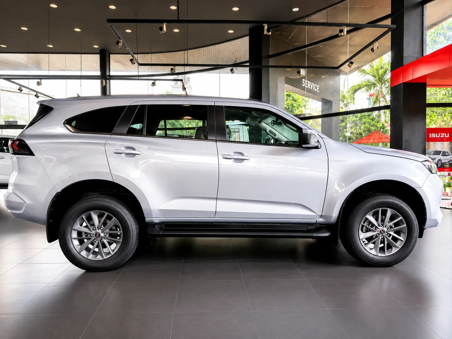 Ngoại thất tổng thể xe SUV 7 chỗ Isuzu MU-X B7 Plus tại TP.HCM